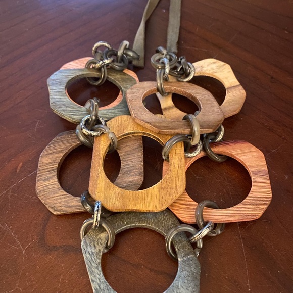 Wooden necklace - Picture 2 of 4